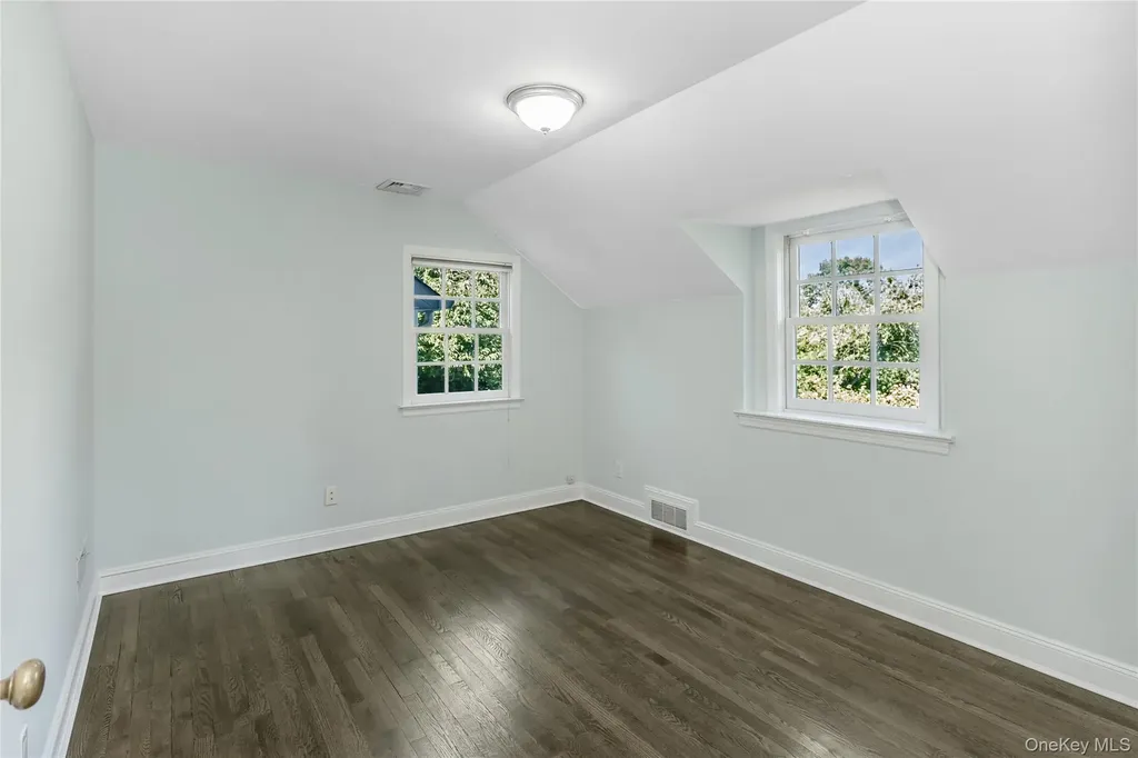 45 Orchard Meadow Road East Williston NY 11596