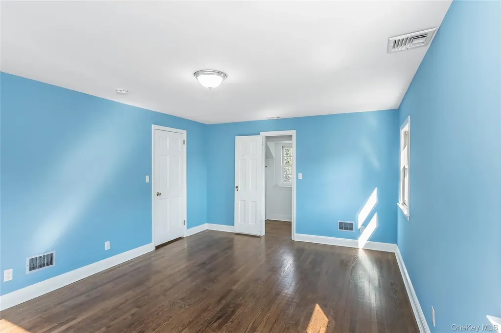 45 Orchard Meadow Road East Williston NY 11596