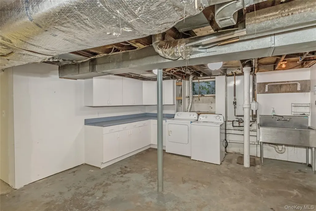 45 Orchard Meadow Road East Williston NY 11596