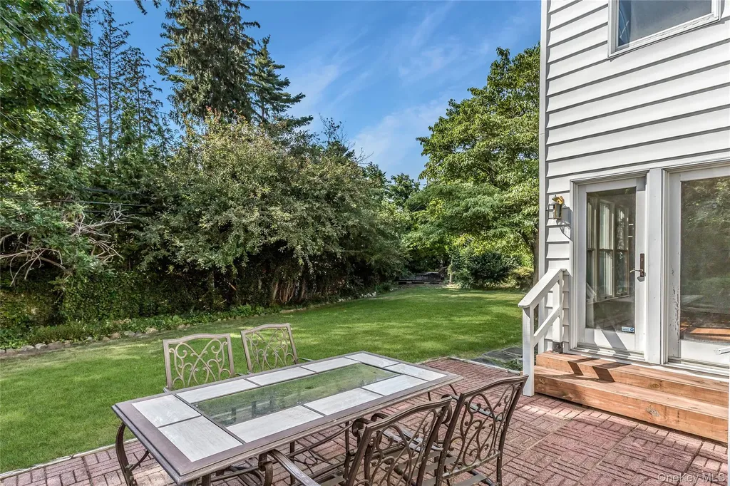 45 Orchard Meadow Road East Williston NY 11596