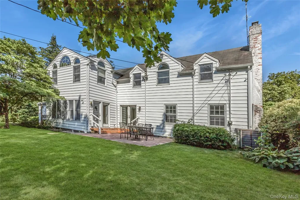 45 Orchard Meadow Road East Williston NY 11596