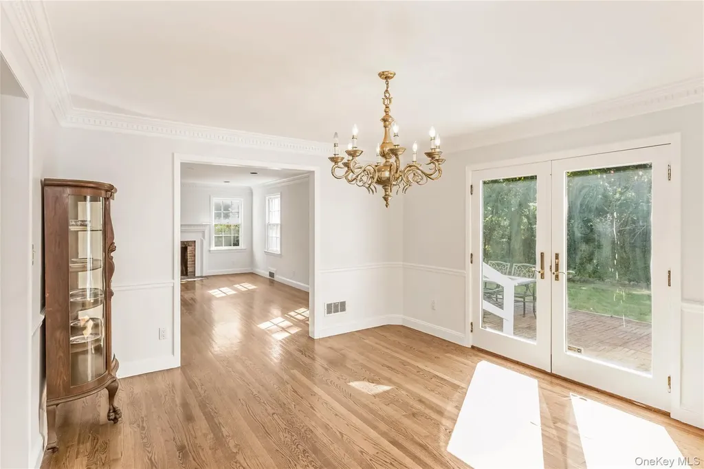 45 Orchard Meadow Road East Williston NY 11596