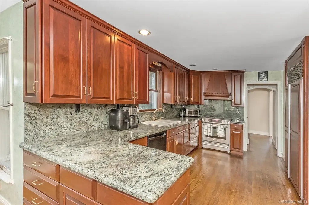 45 Orchard Meadow Road East Williston NY 11596