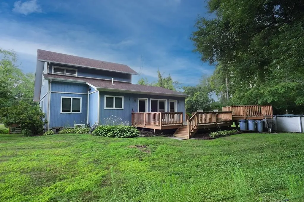 3 Dill Lane Poughkeepsie NY 12601