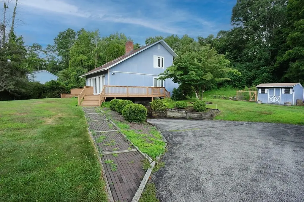 3 Dill Lane Poughkeepsie NY 12601