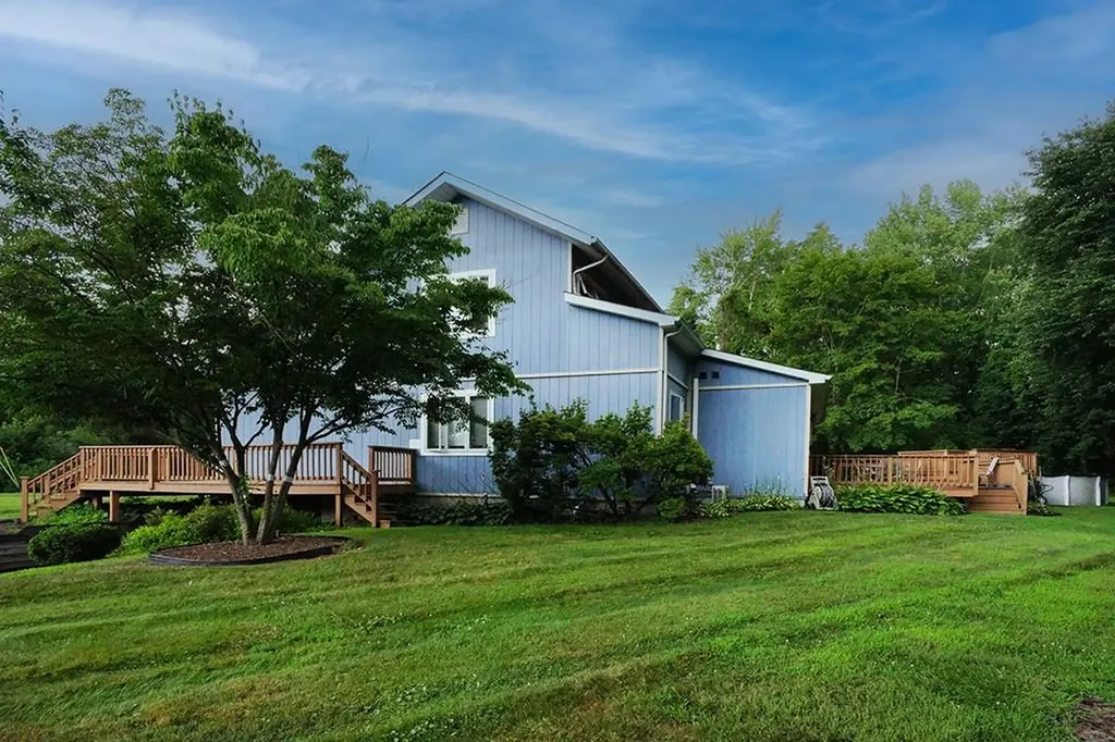 3 Dill Lane Poughkeepsie NY 12601