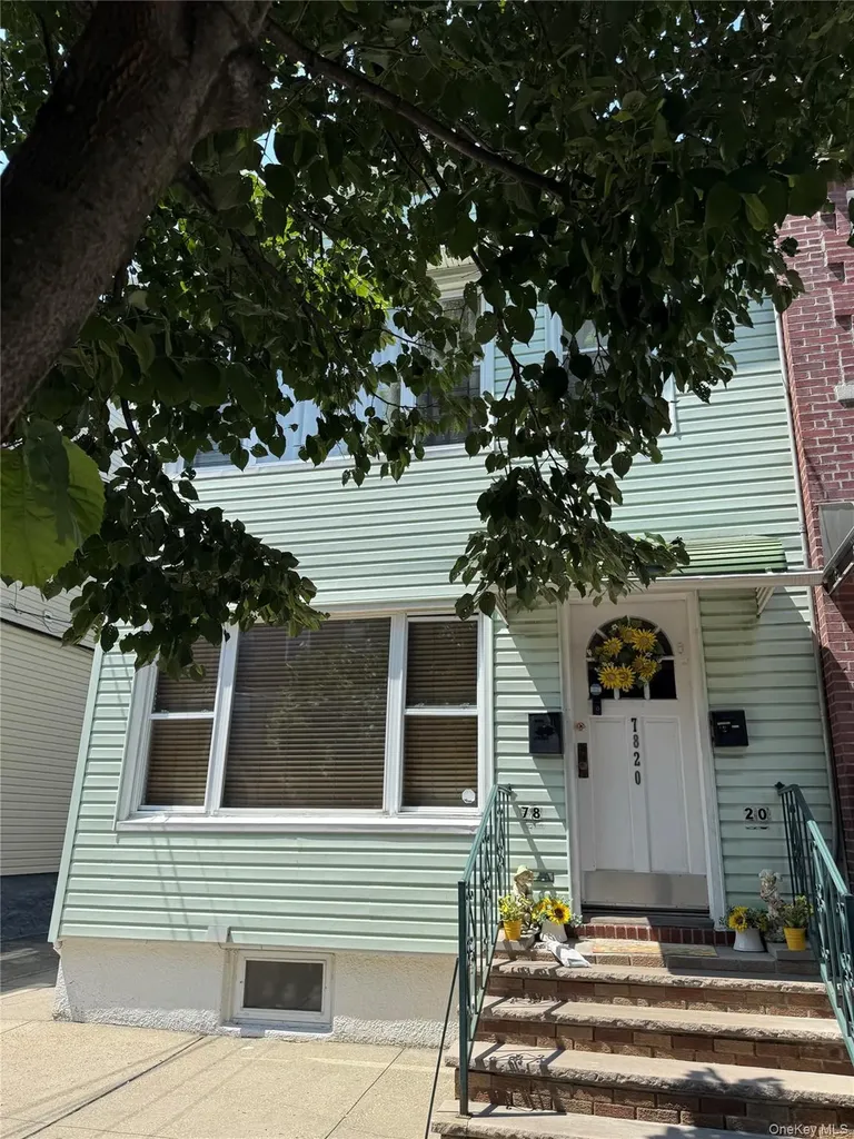 7820 73rd Place Glendale NY 11385