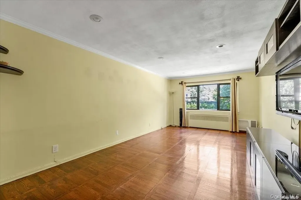 1205 E Broadway Hewlett NY 11557