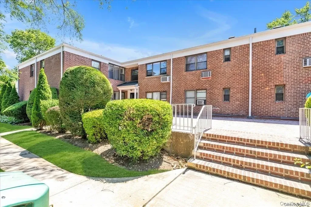 1205 E Broadway Hewlett NY 11557