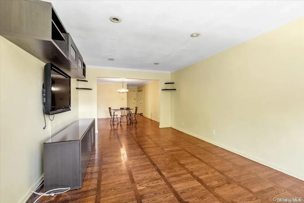 1205 E Broadway Hewlett NY 11557
