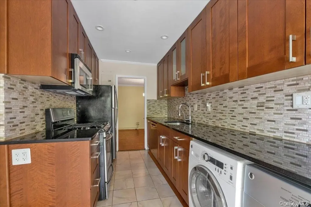 1205 E Broadway Hewlett NY 11557