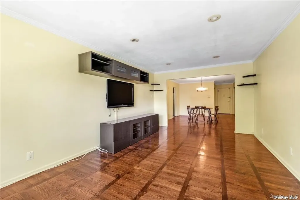 1205 E Broadway Hewlett NY 11557