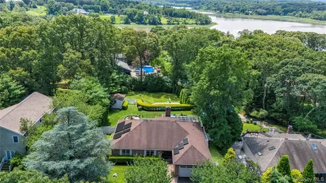 17 Melody Bayville NY 11709