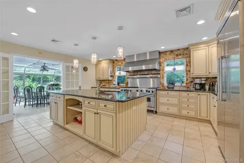 17 Melody Bayville NY 11709