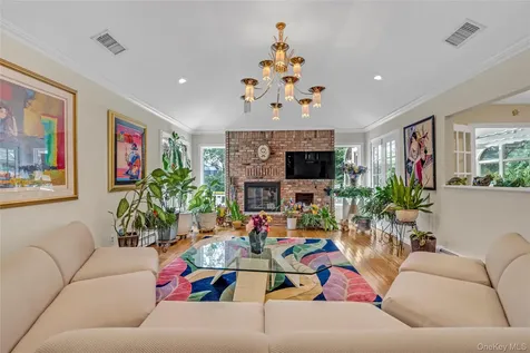 17 Melody Bayville NY 11709