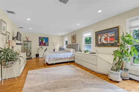 17 Melody Bayville NY 11709