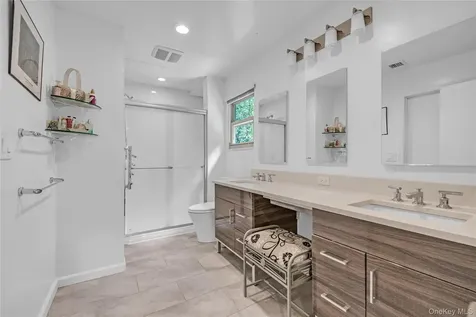 17 Melody Bayville NY 11709