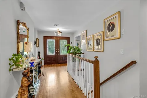 17 Melody Bayville NY 11709