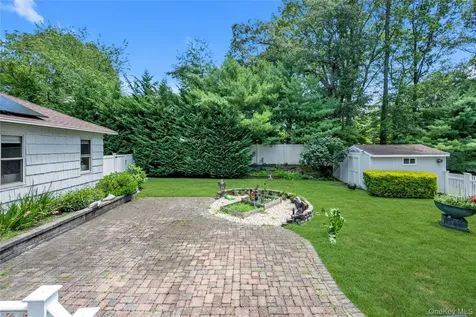 17 Melody Bayville NY 11709