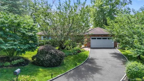 17 Melody Bayville NY 11709