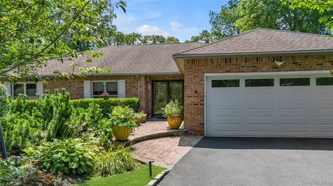 17 Melody Bayville NY 11709