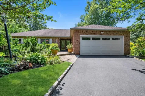 17 Melody Bayville NY 11709