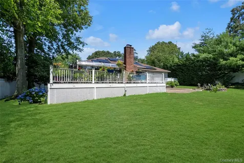 17 Melody Bayville NY 11709