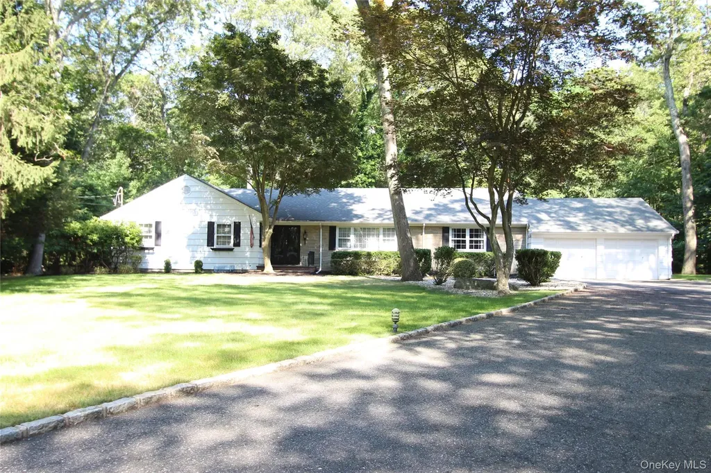 54 Aspen Lane Stony Brook NY 11790