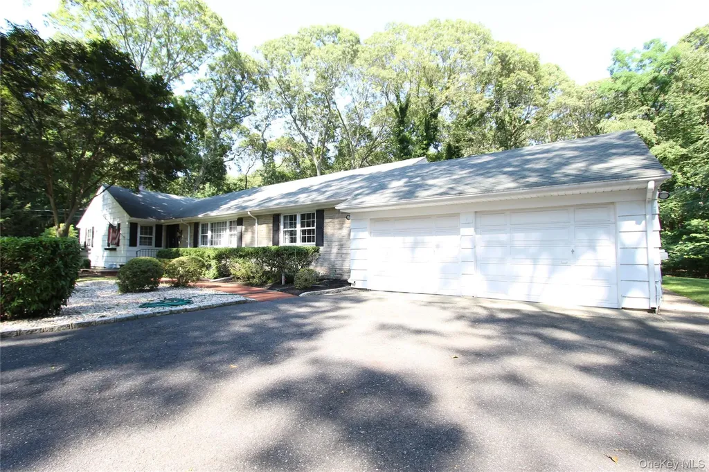 54 Aspen Lane Stony Brook NY 11790