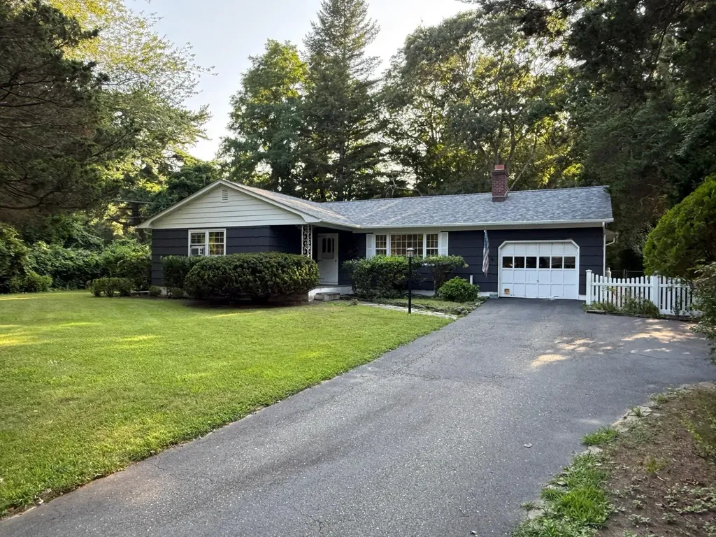 88 Westfield Road Coram NY 11727