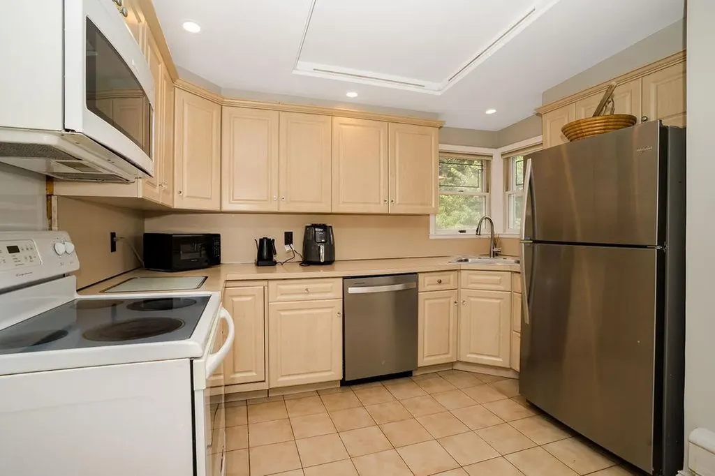 242 Thompson Avenue Oceanside NY 11572