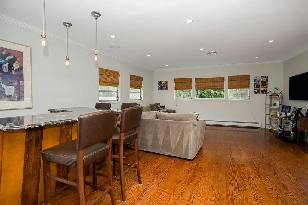 242 Thompson Avenue Oceanside NY 11572