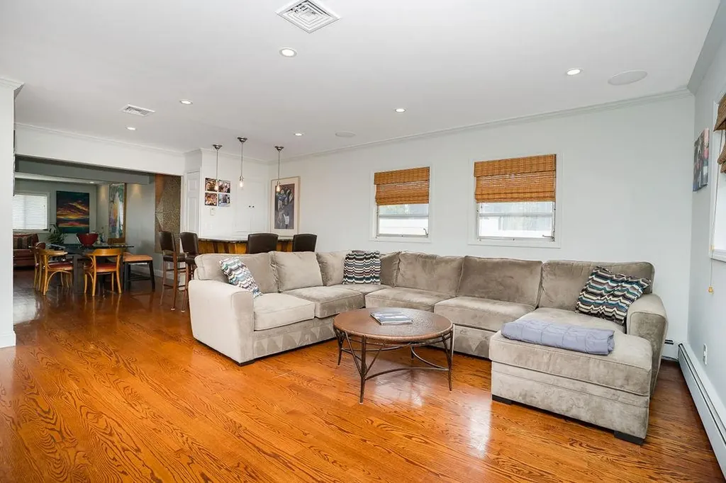 242 Thompson Avenue Oceanside NY 11572