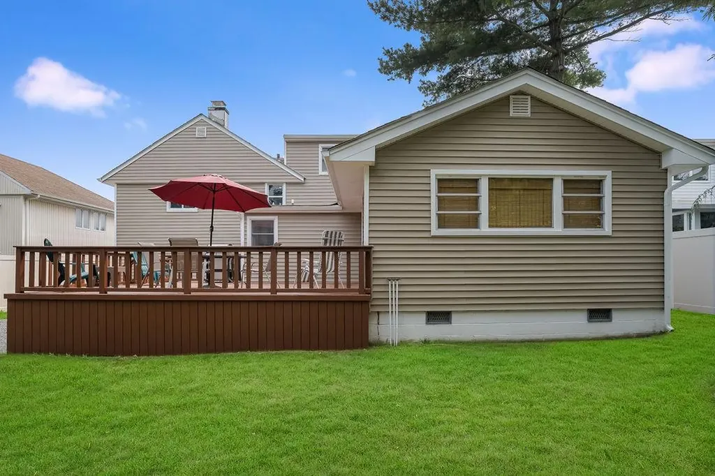 242 Thompson Avenue Oceanside NY 11572