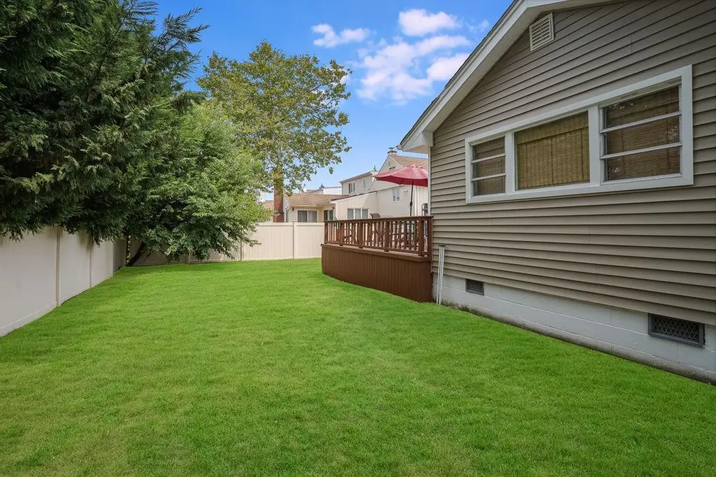 242 Thompson Avenue Oceanside NY 11572