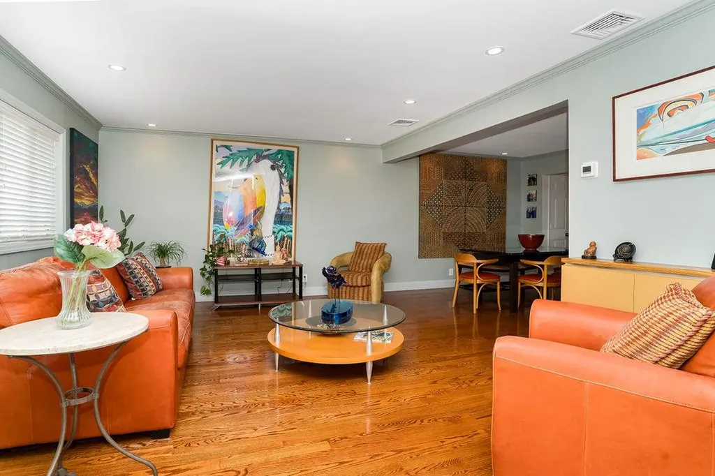 242 Thompson Avenue Oceanside NY 11572