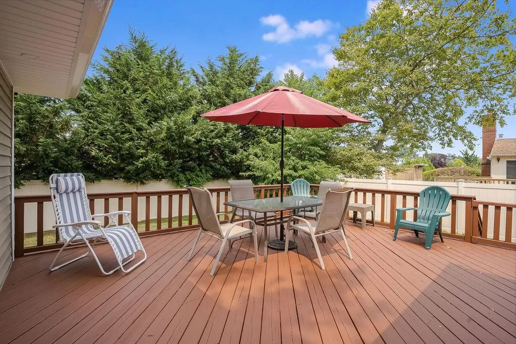 242 Thompson Avenue Oceanside NY 11572