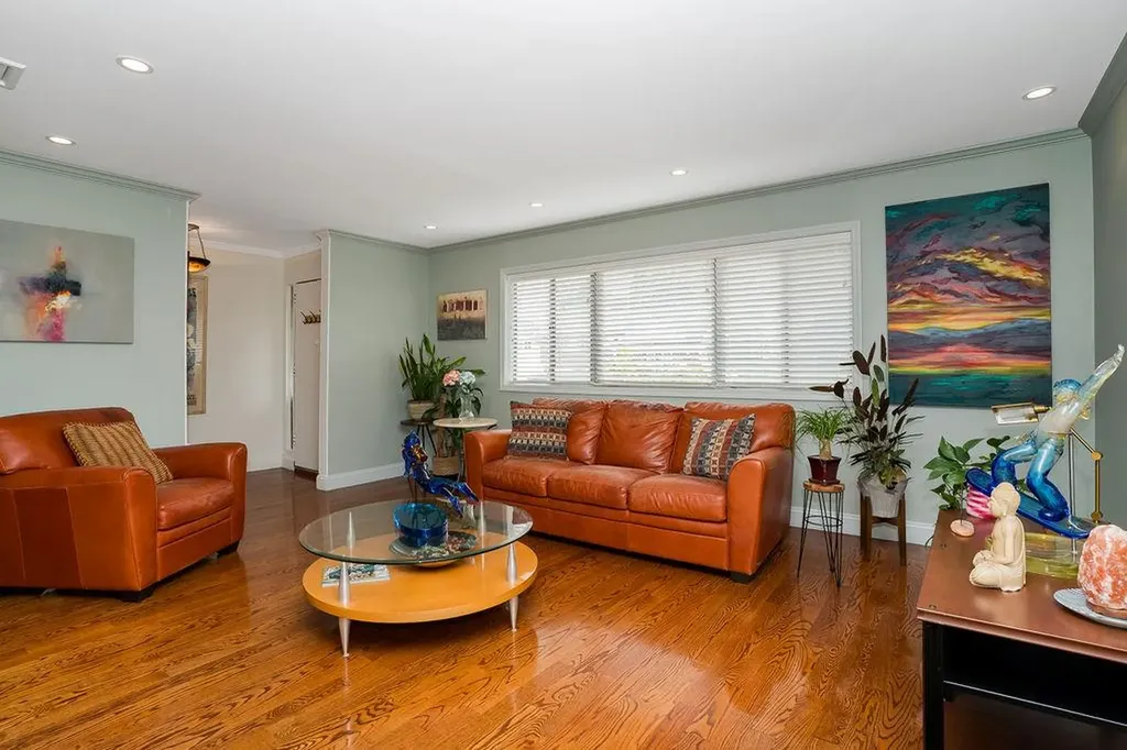 242 Thompson Avenue Oceanside NY 11572