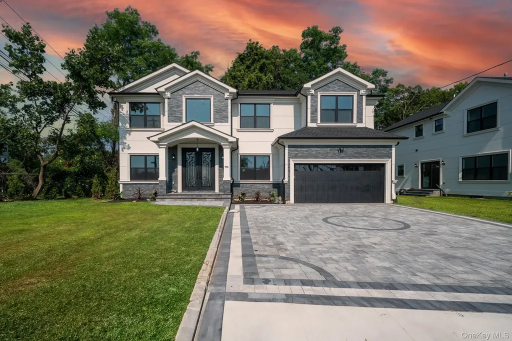 770 Cedar Street Syosset NY 11791
