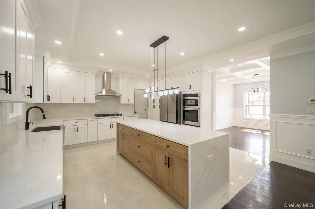 770 Cedar Street Syosset NY 11791