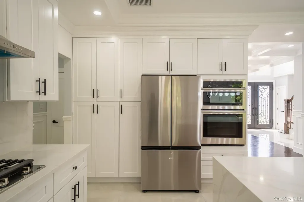 770 Cedar Street Syosset NY 11791