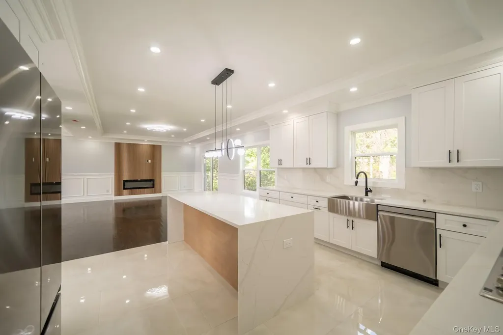 770 Cedar Street Syosset NY 11791