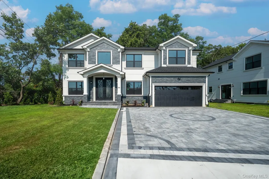 770 Cedar Street Syosset NY 11791