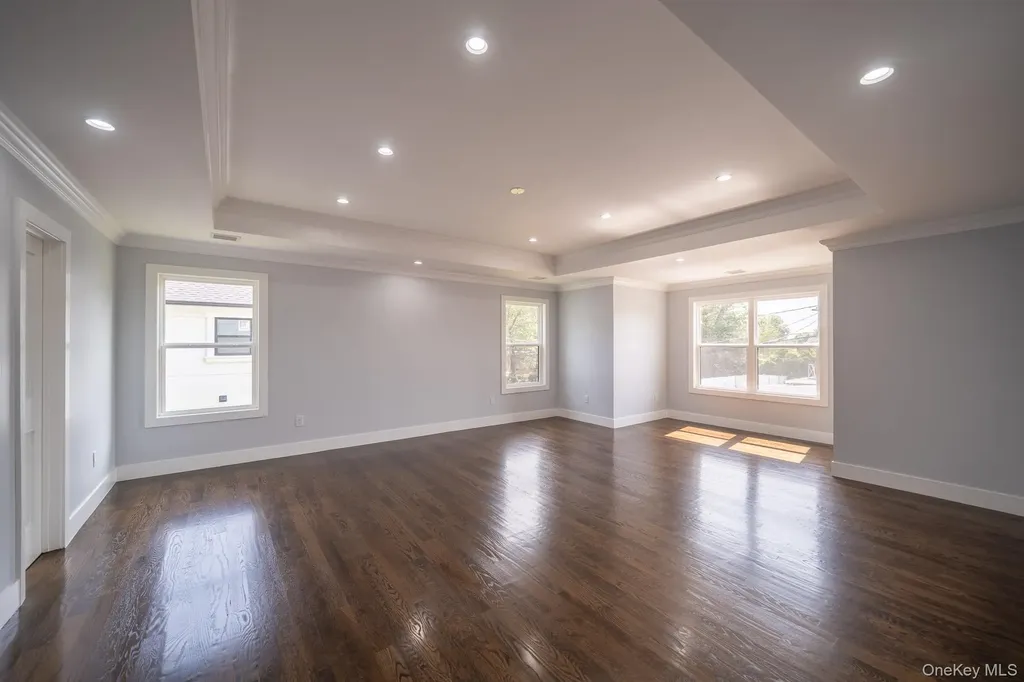 770 Cedar Street Syosset NY 11791
