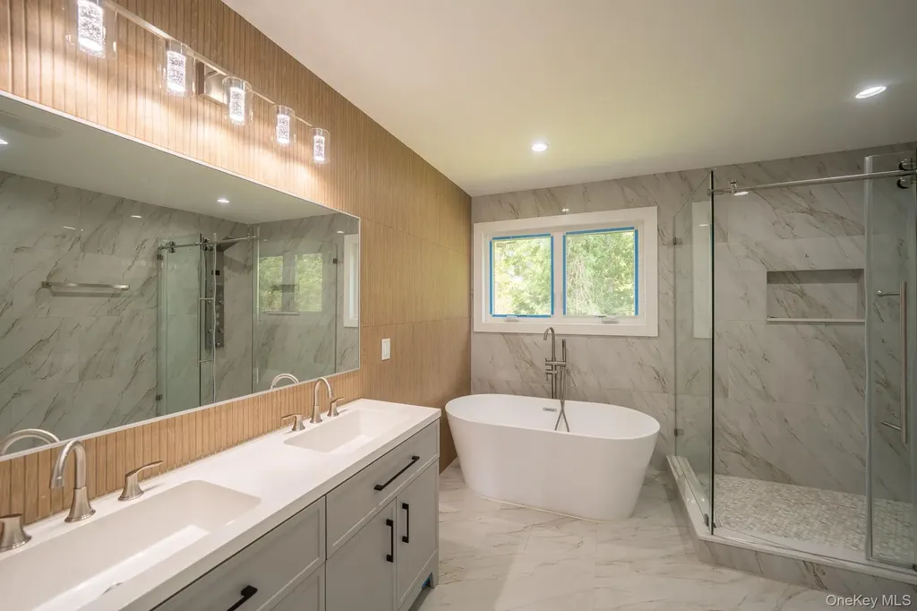 770 Cedar Street Syosset NY 11791