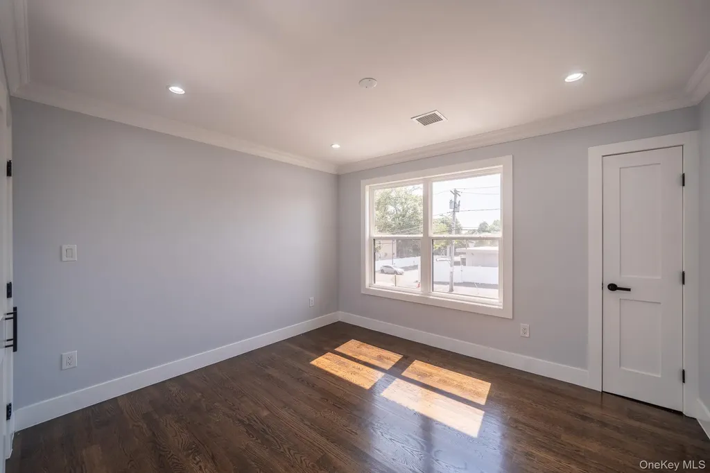 770 Cedar Street Syosset NY 11791