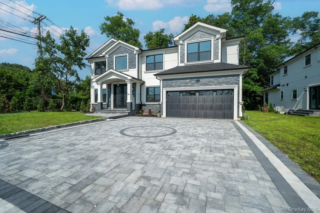 770 Cedar Street Syosset NY 11791