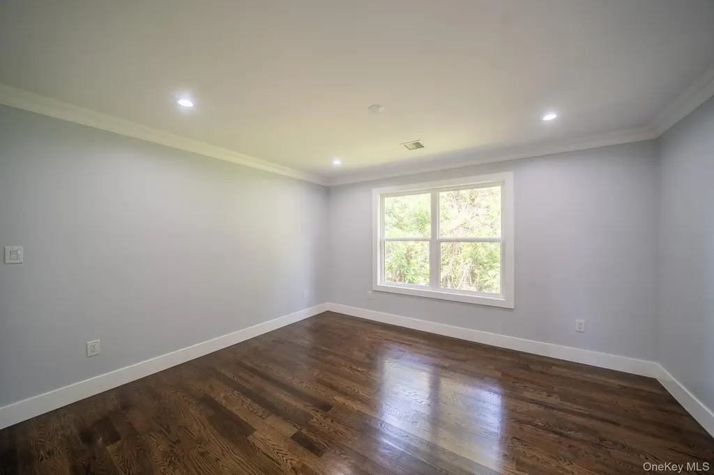 770 Cedar Street Syosset NY 11791