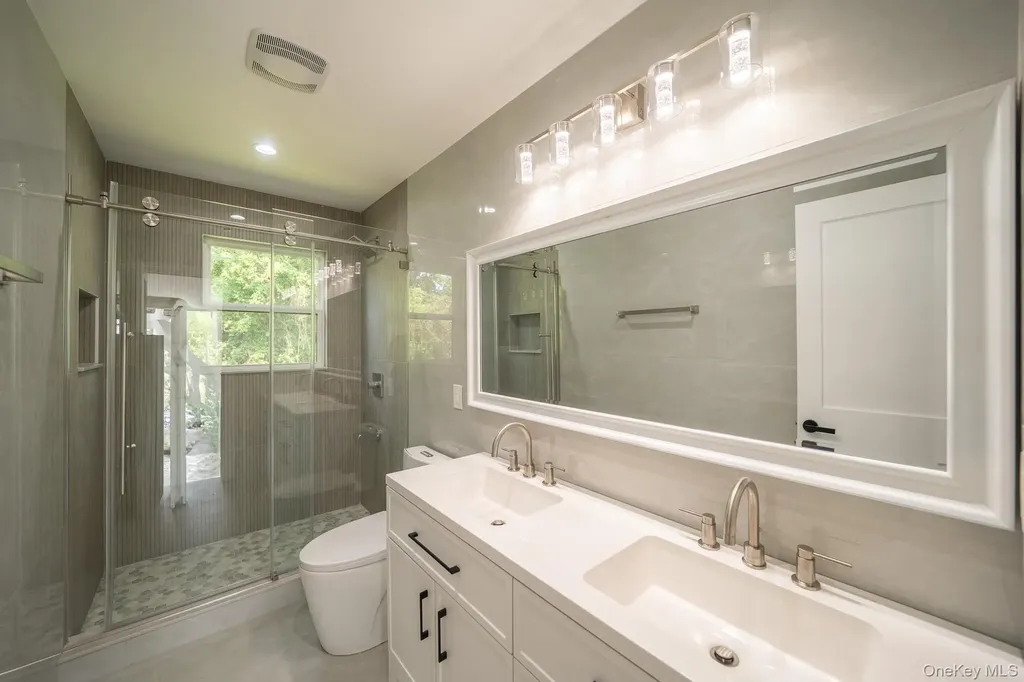 770 Cedar Street Syosset NY 11791