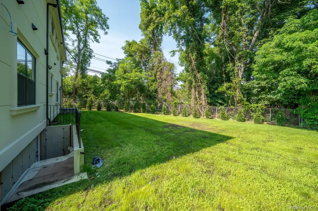 770 Cedar Street Syosset NY 11791